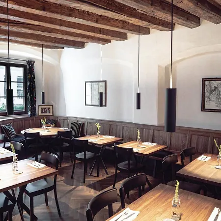 Отель Boutiquehotel Weisses Roessl