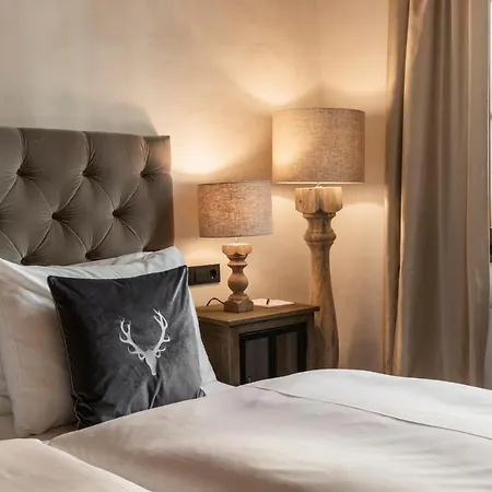 Отель Boutiquehotel Weisses Roessl 2*