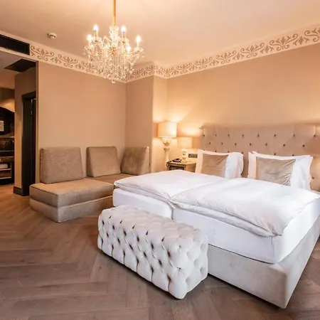 Отель Boutiquehotel Weisses Roessl Инсбрук