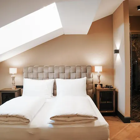 Boutiquehotel Weisses Roessl 2* Инсбрук
