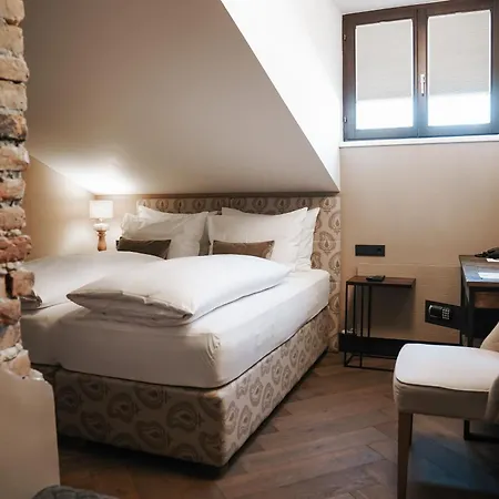 Отель Boutiquehotel Weisses Roessl