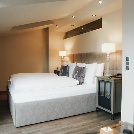 Boutiquehotel Weisses Roessl 2* Инсбрук