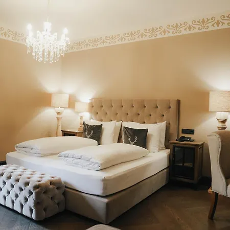 Отель Boutiquehotel Weisses Roessl Инсбрук