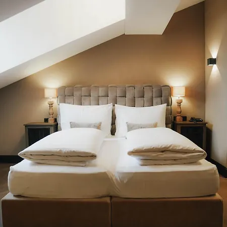 Boutiquehotel Weisses Roessl 2* Инсбрук