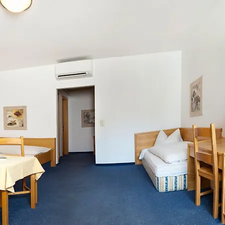 Boutiquehotel Weisses Roessl 2* İnnsbruck