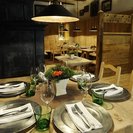 Hotel Boutiquehotel Weisses Roessl 2*