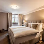 Hotel Boutiquehotel Weisses Roessl 2*
