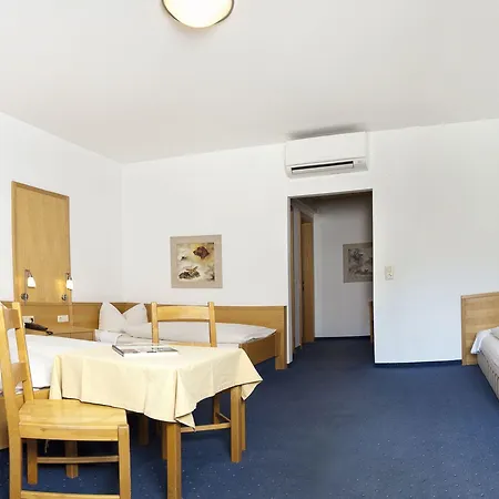 Boutiquehotel Weisses Roessl מלון 2*