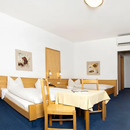 Boutiquehotel Weisses Roessl Szálloda 2*